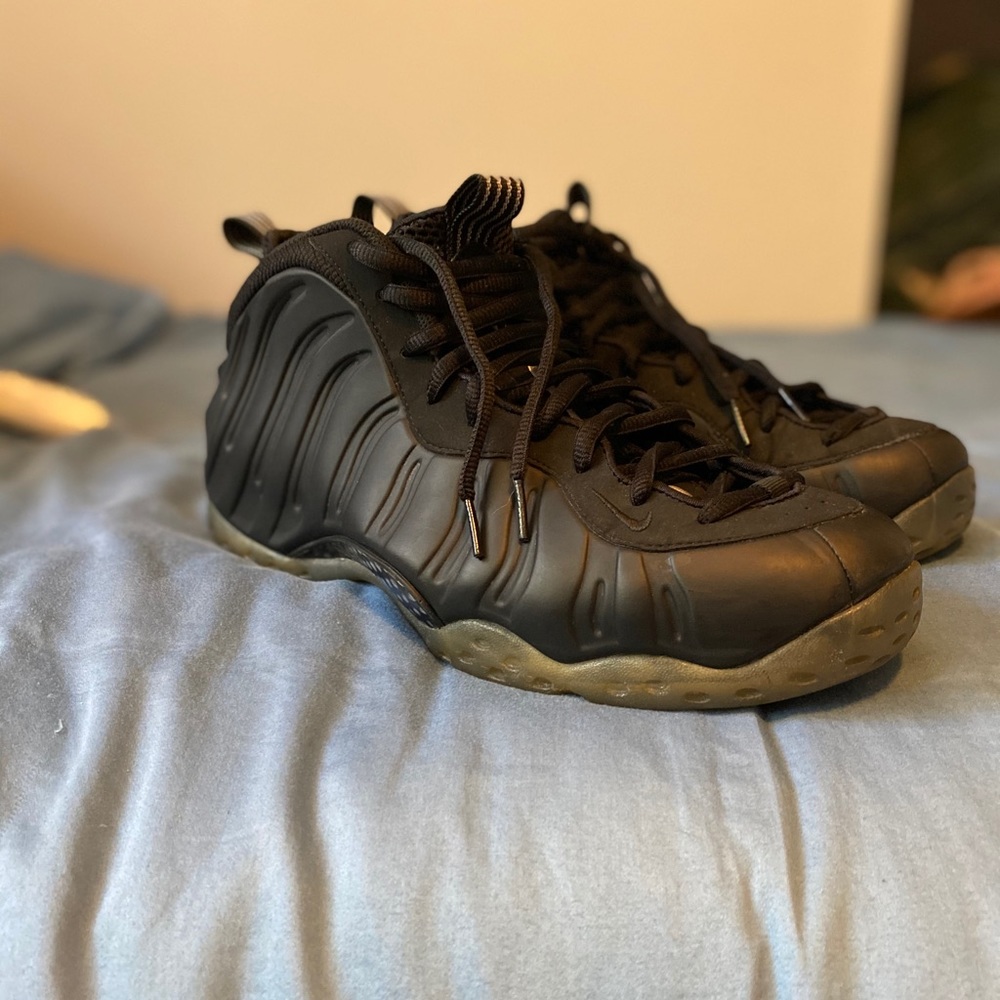 NIKE FOAMPOSITE MENS SIZE 11.5 black and grey